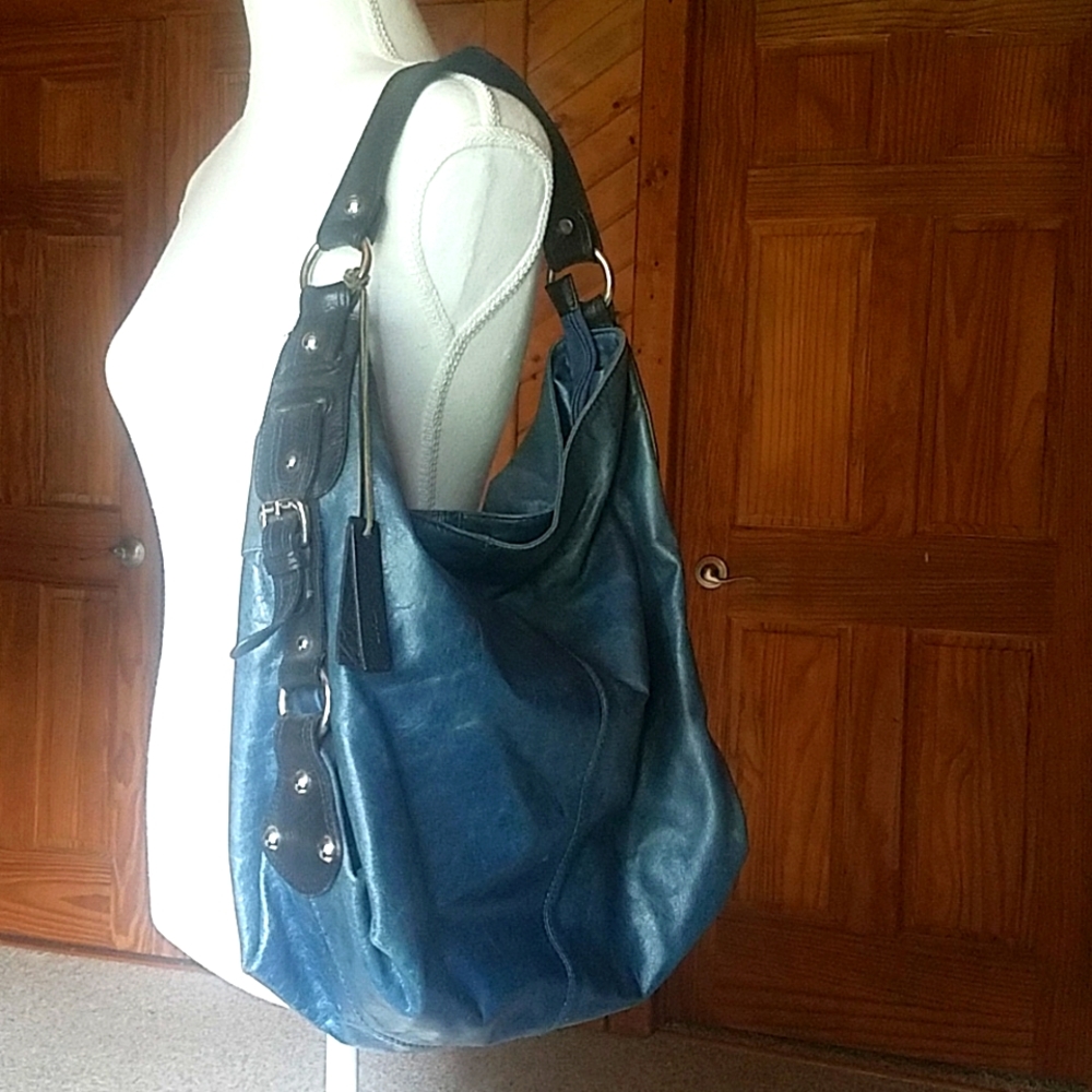 Tano teal leather bucket shoulder bag